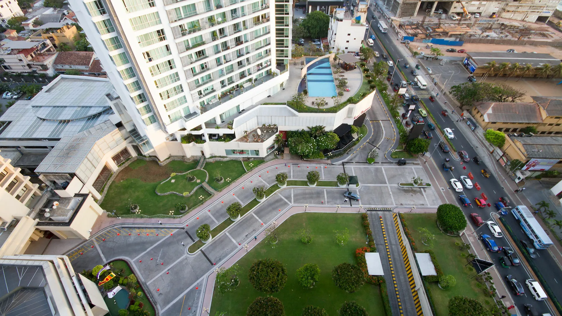 Crescat Residencies Apartment Colombo