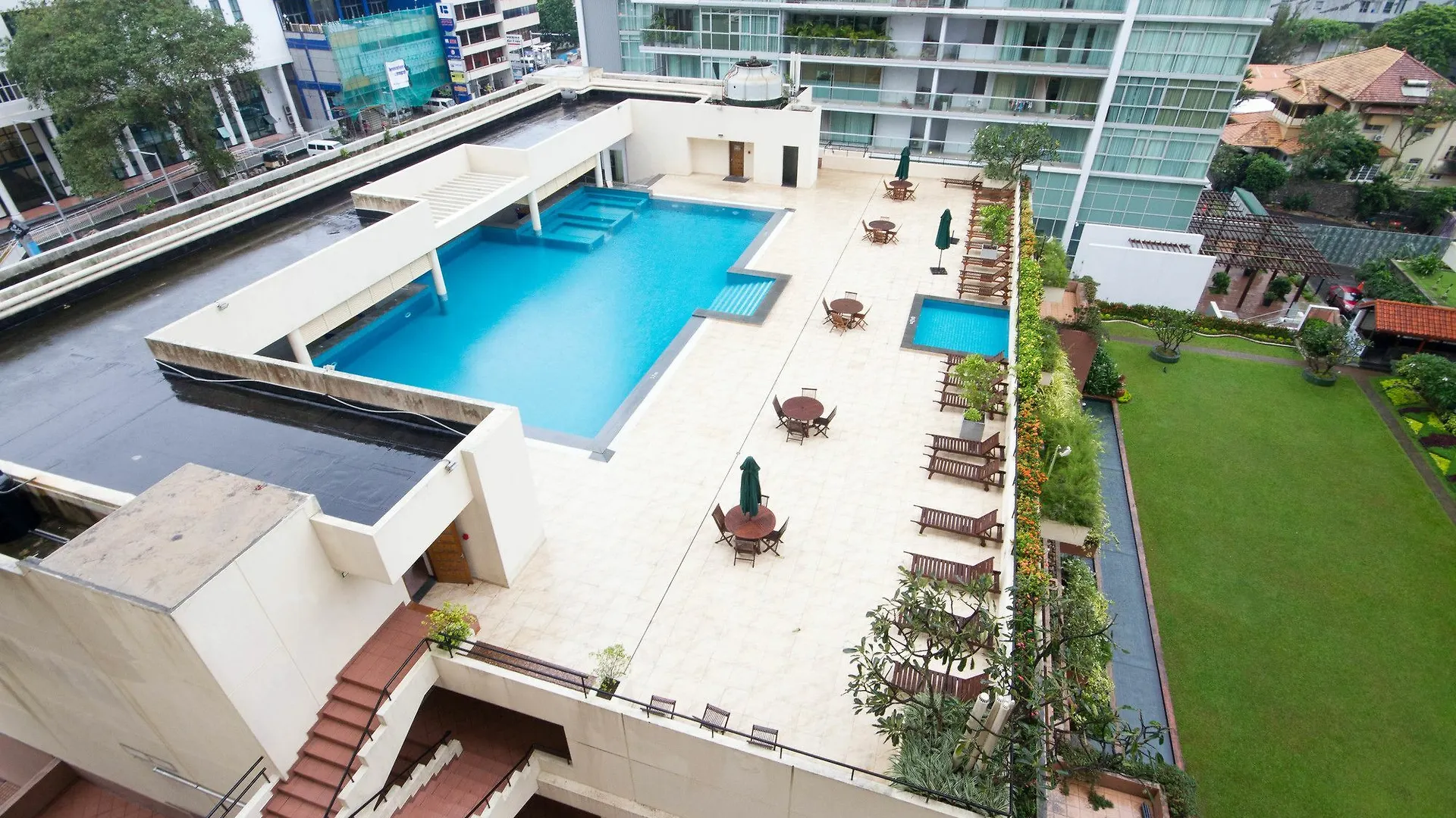 Crescat Residencies Apartment Colombo