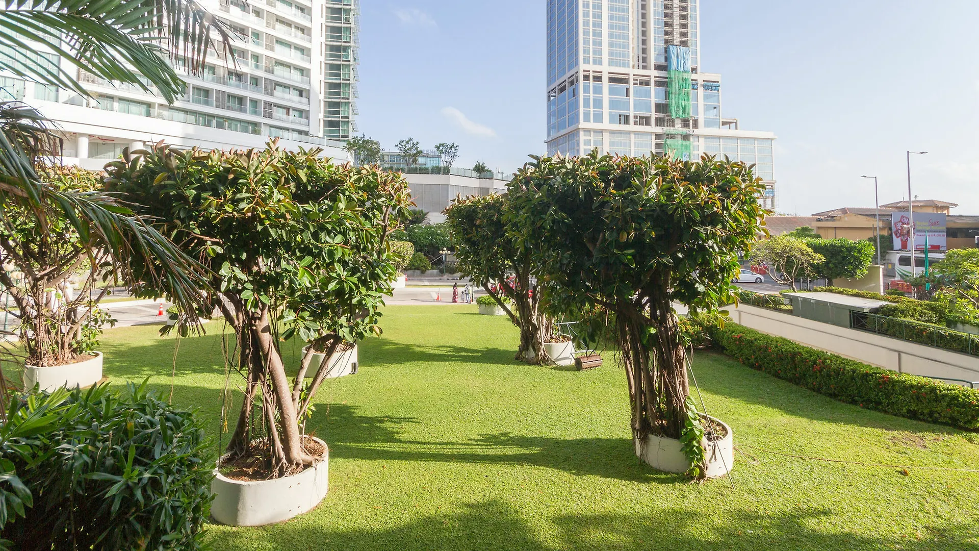 Crescat Residencies Apartment Colombo