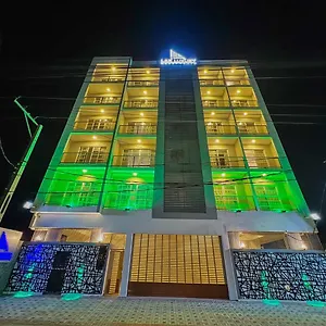 Lar Luxury Apartment