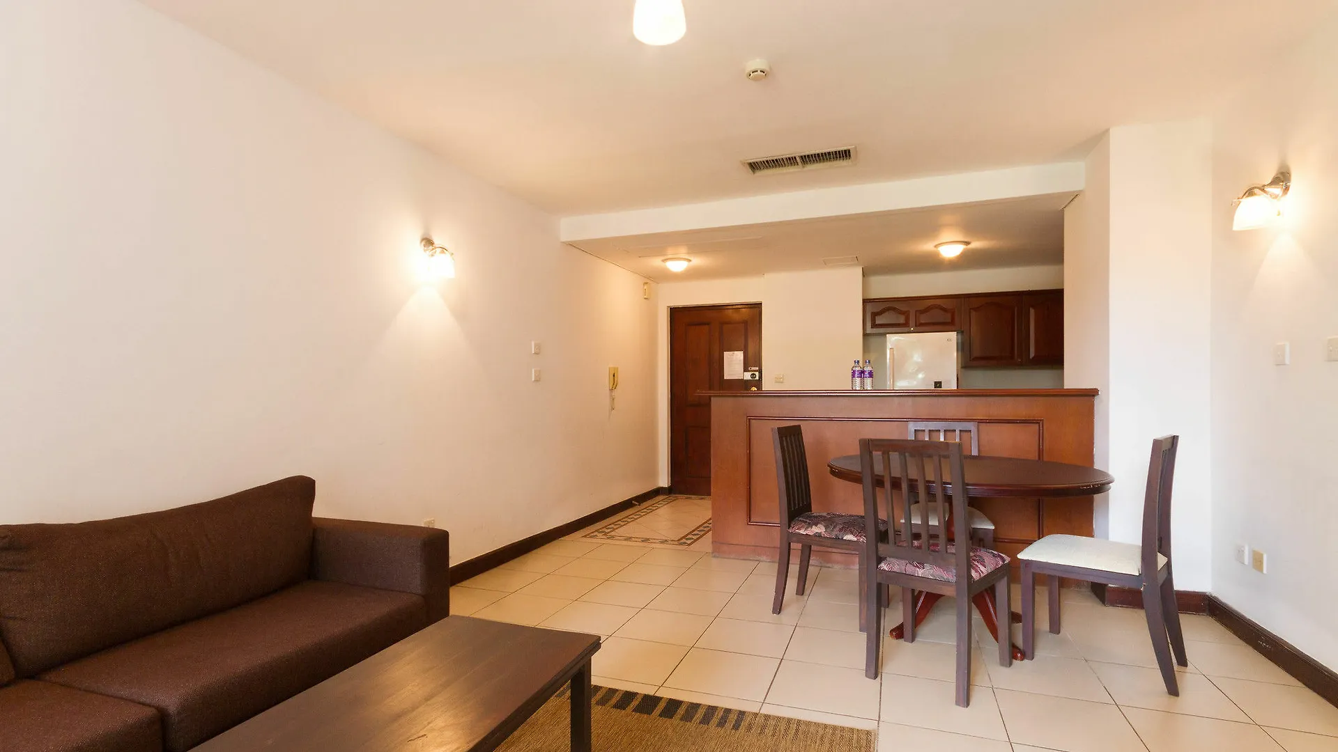 דירות קולומבו Crescat Residencies 0*,  סרי לנקה